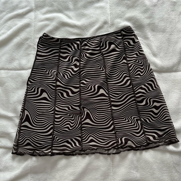 H&M printed mesh mini skirt - Picture 4 of 5